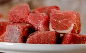 Angerichtetes Fleisch von B.A.R.F.